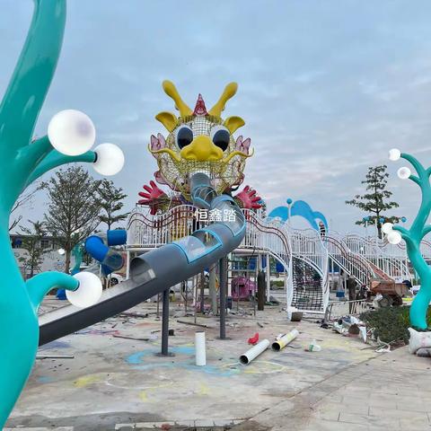 佛山三水儿童公园装饰彩绘不锈钢龙头滑滑梯雕塑厂家