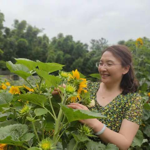 春风化雨三十载，优雅米兰满芬芳。～～祝贺陶红明老师光荣退休！