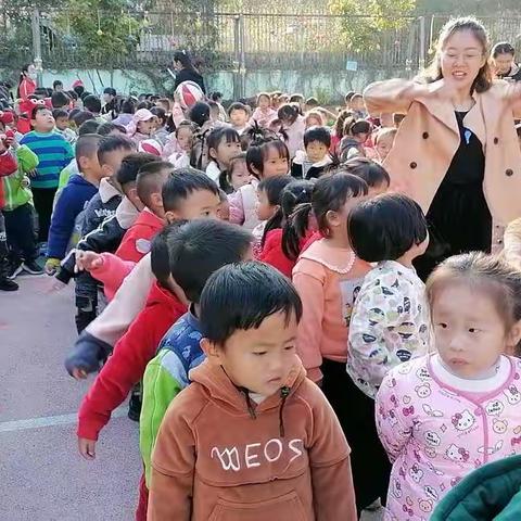 芒市睿恩幼儿园（总园）小二班—运动会会前准备