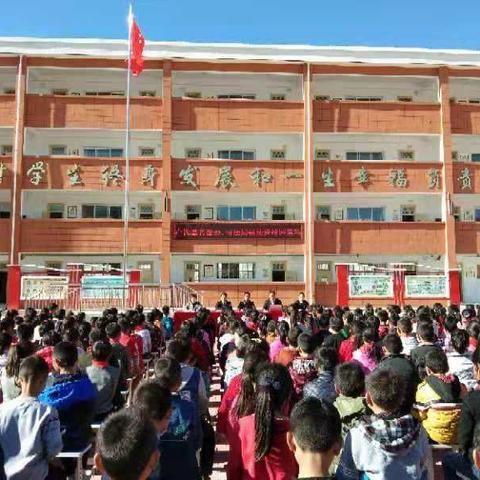 杜关镇中心小学《宪法进校园活动》今天下午隆重举行，活动在县和镇相关部门的大力支持一下，圆满结束！