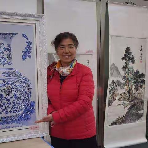 《魅力女性  巧手巾帼》三八节，展览姐妹们自己的作品～～值得欣赏。2022年 3月 8日