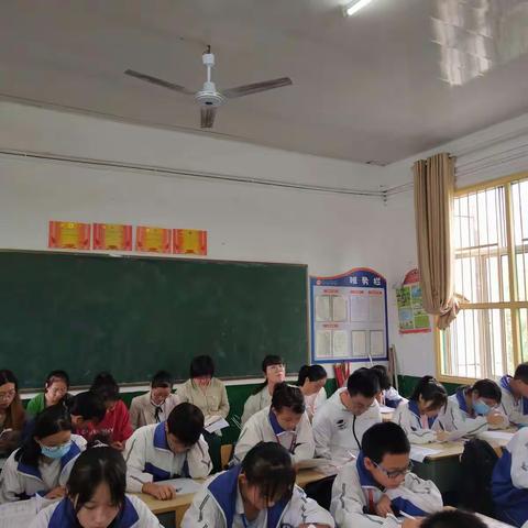 用“心”走进鲁迅先生——渌口镇中学八年级语文共同体十月份第一次教研活动