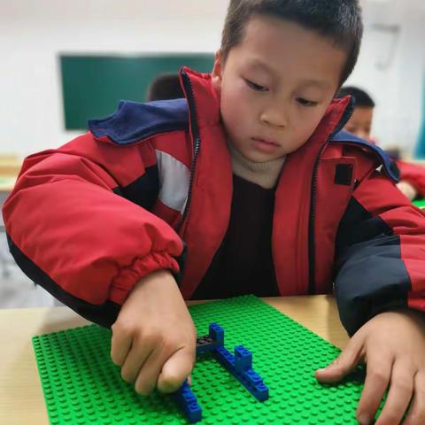 株洲二中附属第二小学机器人社团～《翻盖垃圾桶》