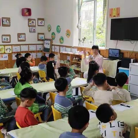 自然里·喻家坡幼儿园——樱桃班科学游戏《站立的扑克牌》