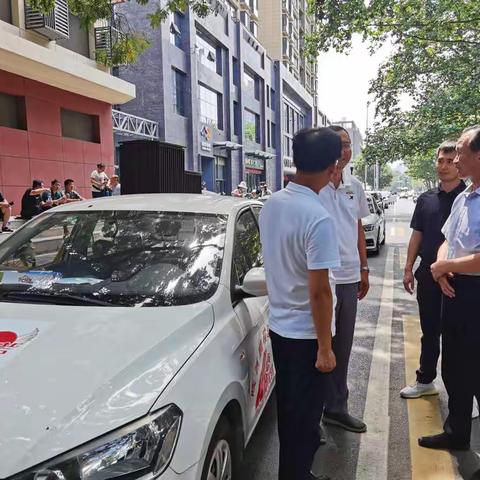 西安市汽车维修行业管理处党支部书记慰问一线爱心送考驾驶员