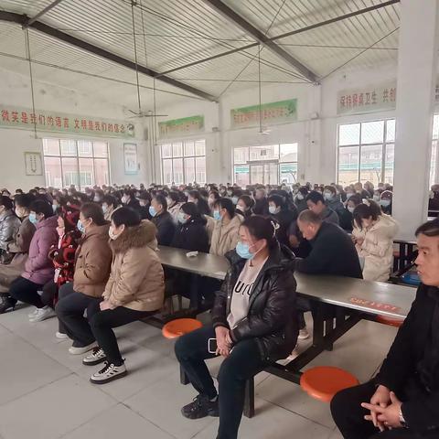 携手助成长，同心筑梦想——赵寨子中学召开九年级家长会