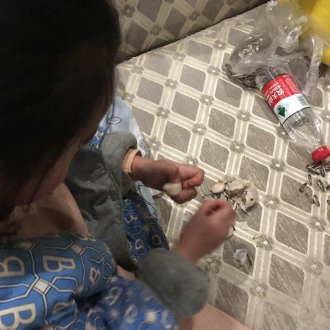 大手牵小手，我是妈妈的小助手