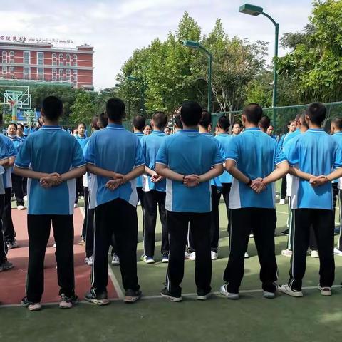 身向骄阳，心有所向                       ——记高二（1）班军训第一天