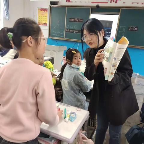 英语课堂展风采，听课评课促提升——记马额小学英语教研组听评课活动