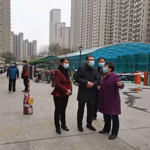 区委常委、组织部部长韩卫英一行到西市场街道督导疫情防控工作