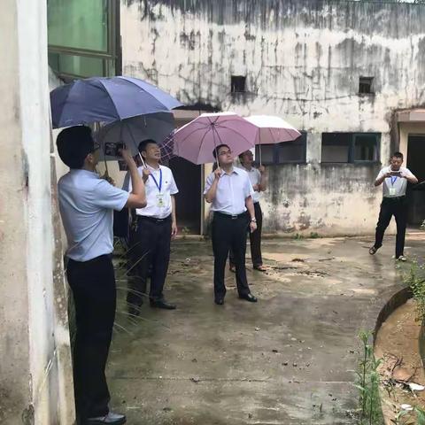 黄罡星副县长到我校督查校园安全防御工作