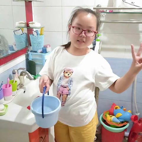 小小数学实验员——探究一升的奥秘
