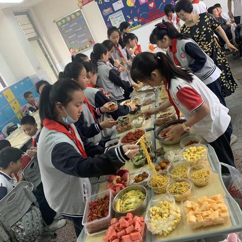 记湘潭子敬学校1719班六一美食节