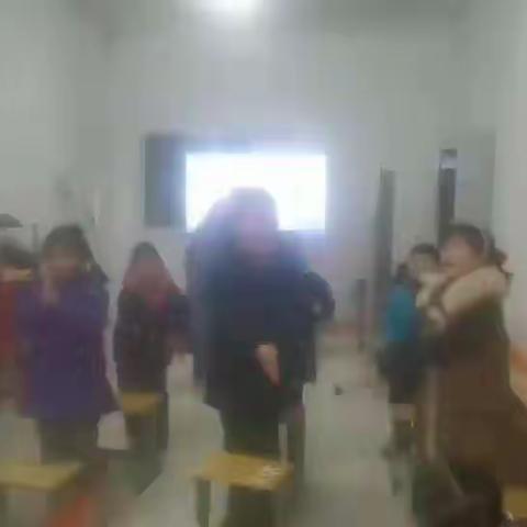 庆祝我们艾莱克英语2a2b班小朋友都进晋级了🎉🎉🎉