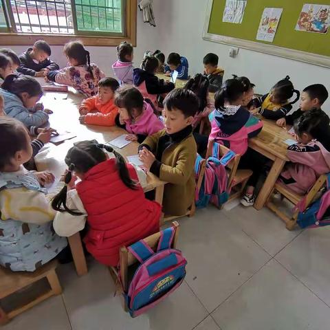 2019.11.7  春蕾三幼果果班“超市购物”