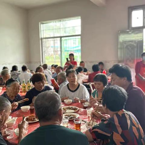 情暖父亲节，洋叶村乡贤把“爱”送到家门口