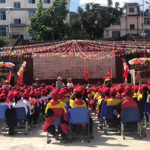 党建引领促提升，聚焦课堂抓质量——
瓦渡乡中心小学第九届柿子节主题活动