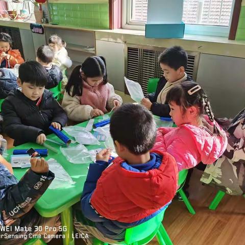 通益优佳医院幼儿园大二班科学实验《万花筒》