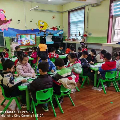 通益优佳医院幼儿园大二班科学实验《全息投影》