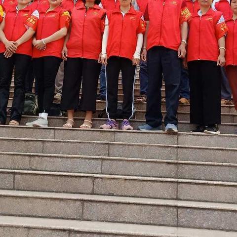 化州【扫黑除恶成果展】活动笪桥志愿者巡逻中队的身影