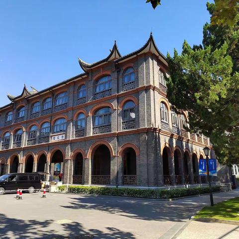 可阅读的建筑——漫步在华政长宁校区