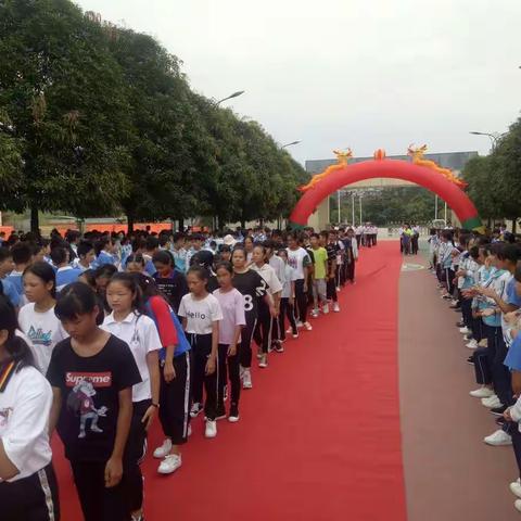 大新县民族希望中学举行2018年秋季学期开学典礼暨庆祝第34个教师节大会