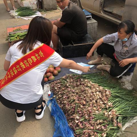 昌邑榆银“地摊经济”反假货币宣传活动