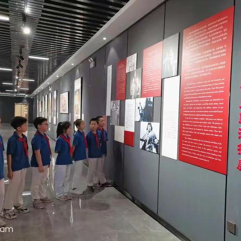 【金明宽德育·小采风课程】大美开封文化之旅 三（3）中队  风之彩小组在行动之走进红色电影主题海报展