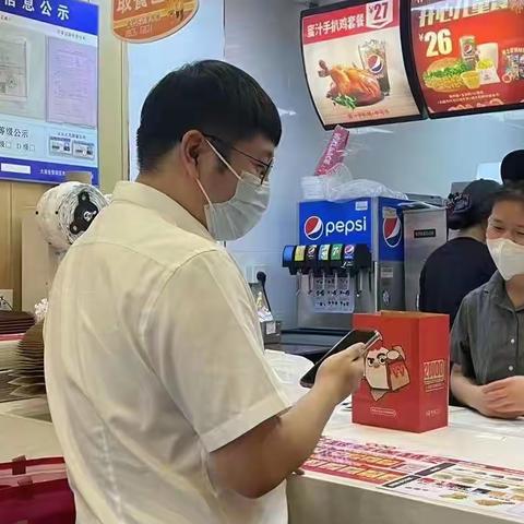 大连分行利用周末时间全力推进“抢商户”营销工作