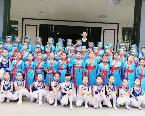 小蜜蜂中队唱响建国70周年赞歌！🇨🇳