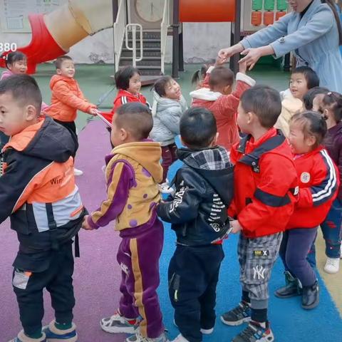 【“用心呵护”】        —   黑龙集易阳幼儿园果果班一周生活