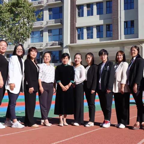 徐水区杨会英小学英语名师工作室简报第18期—— 工作室读书交流活动