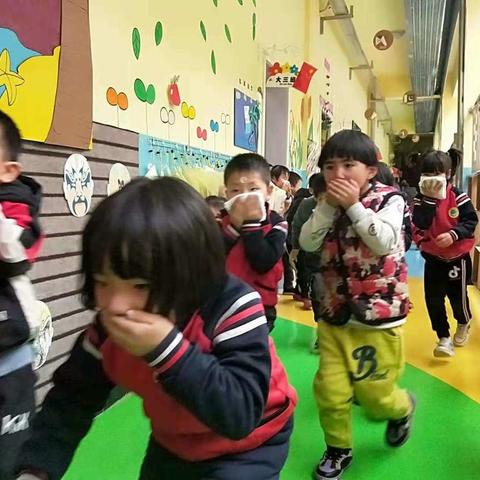 着火了 怎么办――群科第一幼儿园消防安全疏散演练活动