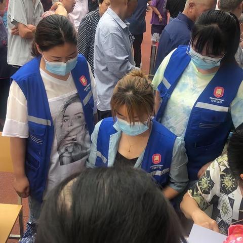 我为群众办实事——“助力疫苗接种 网格员在行动”