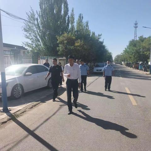 双节来临之际小金湾乡开展秋季禁种铲毒踏查