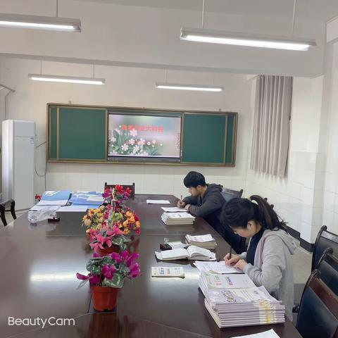 躬身耕耘抓常规 矢志奋进促教学——记金堆教育集团百花小学作业教案检查