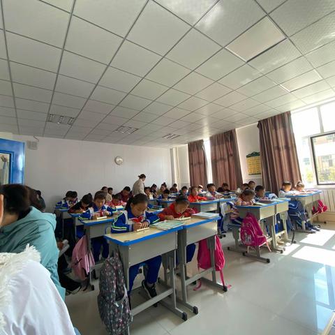 青春放歌 三尺讲台-杭锦旗教研室教研员走进杭锦旗蒙古族实验小学进行观课议课指导