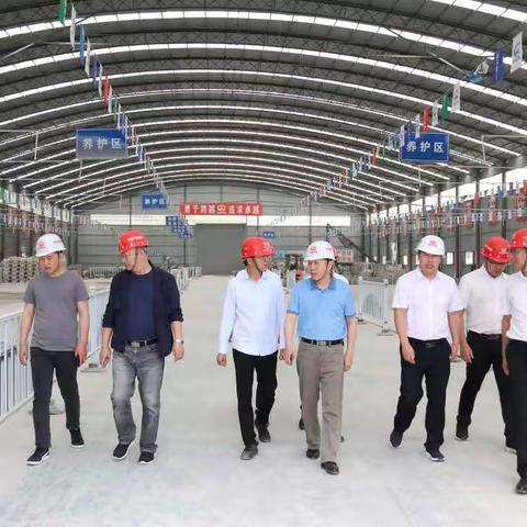 工程建设分公司党委书记江跃平一行到瓮开项目部检查指导工作