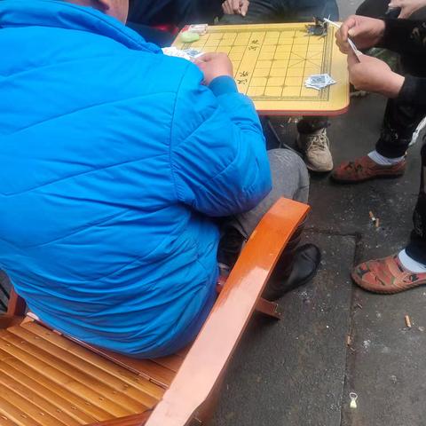 柳州老巷的棋牌声