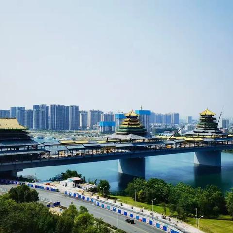 凤凰岭大桥的江影