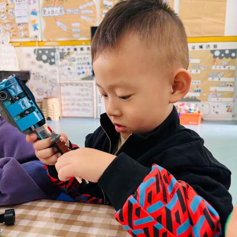 🌈出镜：小一班小朋友出来跟大家Say Hello👏