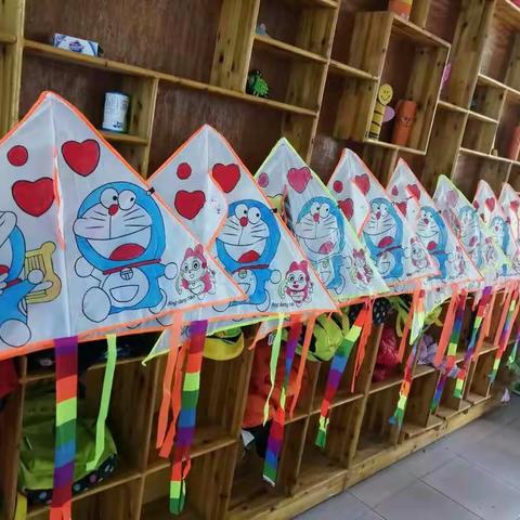 拥抱春天,让爱飞扬———大蜻蜓幼儿园风筝DIY绘画活动