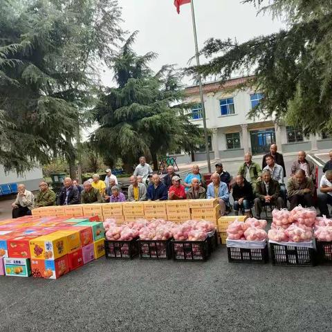 爱在中秋节 情暖敬老院