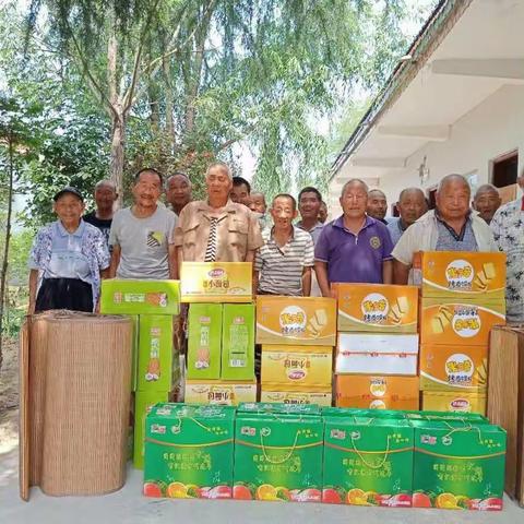 浓浓端午节，爱在敬老院