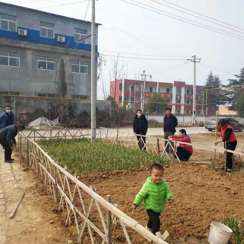 响应政府号召，发动群众整治十里铺村积极推进“小菜园、小花园”建设