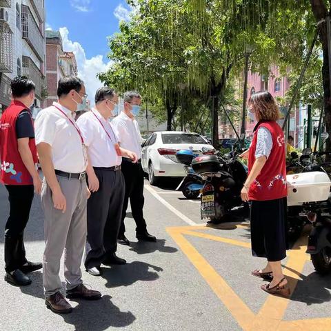人大代表走基层 架起沟通“民心桥”
