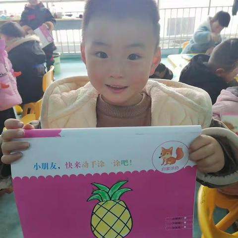 晴岚社区礼仪幼儿园中二班绘画课《菠萝》完成🤗🤗🤗🤗🤗