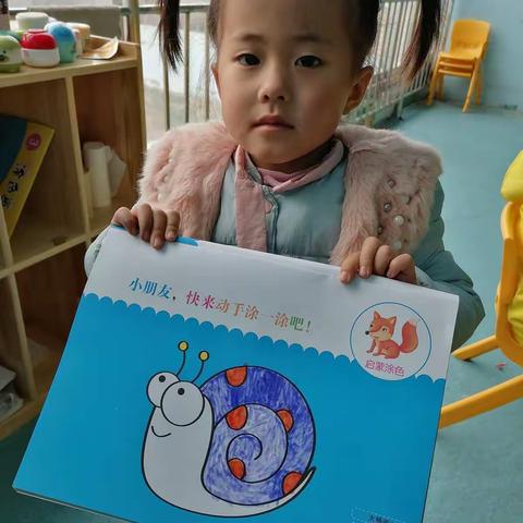 晴岚社区礼仪幼儿园中二班绘画课《蜗牛》🐌🐌🐌完成