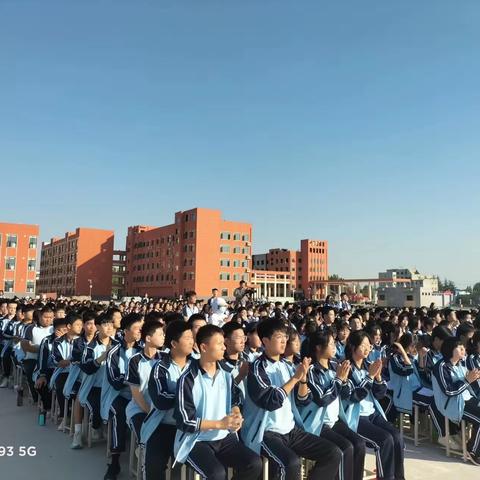 喜迎国庆 礼颂祖国———叶县中等专业学校之国庆诵读活动