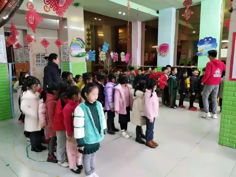 宝贝星幼儿园大二班第二周校园窗